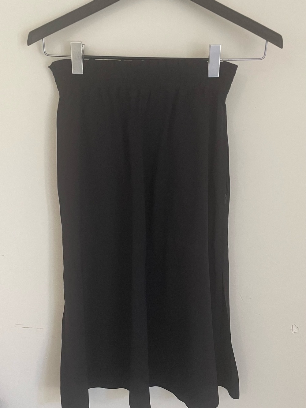 Athleta Black Midi Skirt with Elastic Waist.